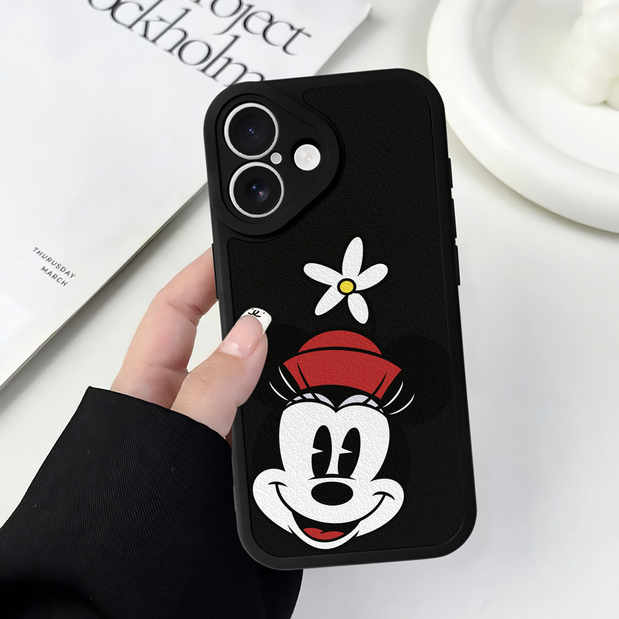 （画像用） ミッキーマウス Mickey Mouse 【iPhone 16シリーズ対応】シリコンスマホケース（レザー調） 材質：シリコン